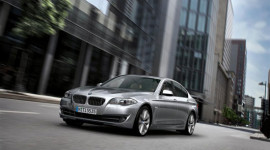 BMW Euro Auto tặng quà ngày 8-3