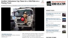Video: CSGT lại mạo hiểm đánh đu trên đầu xe tải