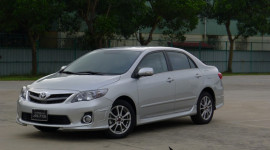 Corolla Altis phiên bản đặc biệt ra mắt tại Việt Nam