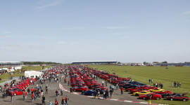 Xem kỉ lục 964 siêu xe Ferrari hội tụ
