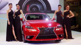 Lexus IS 300h “chào” thị trường Đông Nam Á