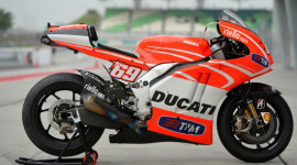 "Đập hộp" Ducati Desmosedici GP13 vừa về Việt Nam