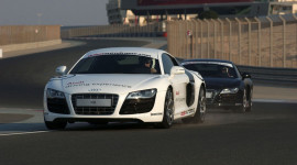 Mua xe Audi, cơ hội l&aacute;i si&ecirc;u xe R8 tại Dubai