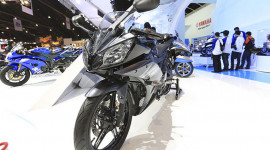 Yamaha R15 2.0 2014 c&oacute; gi&aacute; 2.600 USD