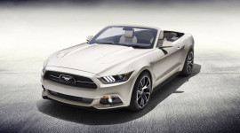 Đấu giá Ford Mustang 2015 mui trần “có một không hai”