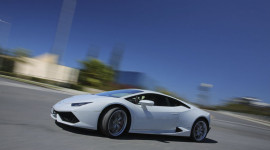 Đánh giá Lamborghini Huracan: Siêu xe không tì vết