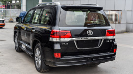 SUV hầm hố Toyota Land Cruiser VXS V8 5.7L 2021 nhập Trung Đông hơn 8 tỷ tại Việt Nam