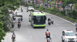 Xe buýt điện thông minh VinBus chạy thử tuyến tại Hà Nội
