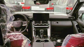 Lộ diện khoang cabin lột xác của Toyota Land Cruiser 2022