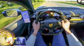 Video Ferrari 812 SuperFast đạt 331 km/h dễ dàng trên Autobahn