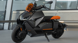 BMW CE 04 - Xe máy điện đầu tiên của BMW Motorrad có giá hơn 11.700 USD