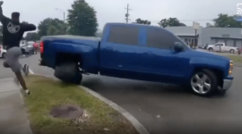 Video: Bán tải Chevrolet Silverado drift lỗi, rụng cả bánh sau