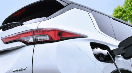 Mitsubishi nhá hàng mẫu Outlander PHEV 2023 sắp ra mắt
