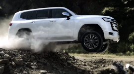 Video: Toyota Land Cruiser 2022 khoe khả năng off-road cực đỉnh