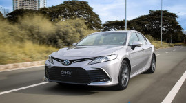 Toyota Camry 2022 ra mắt tại Philippines, giá quy đổi từ 1 tỷ đồng