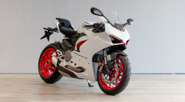 Ducati Panigale V2 màu trắng White Rosso có giá bán từ 619 triệu đồng