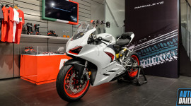 Cận cảnh Ducati Panigale V2 White Rosso mới tại VN, giá hơn 619 triệu