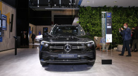 SUV chạy điện Mercedes EQB 2022 chốt giá từ 54.500 USD, quyết đấu Tesla Model Y