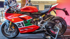 Ducati Panigale V2 2022 phi&ecirc;n bản kỷ niệm c&oacute; gi&aacute; từ 31.100 USD tại ĐN&Aacute;