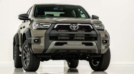 Toyota Hilux Rogue 2023: Hầm hố hơn, nâng cấp hệ thống treo, giá quy đổi 1,1 tỷ đồng