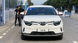 Ngày mai (10/9), VinFast sẽ bàn giao lô xe điện VF 8 đầu tiên cho khách Việt