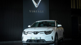 VinFast bàn giao 100 ô tô điện VF 8 đầu tiên cho khách Việt, chuẩn bị xuất khẩu ra quốc tế