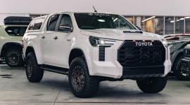 Toyota Hilux ‘lột xác’ theo phong cách Tundra cực ấn tượng