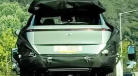Hyundai Kona 2024 lộ thiết kế đuôi xe cực ấn tượng, như Tesla Cybertruck