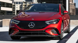 Mercedes EQE Sedan 2023 có giá khởi điểm dưới 75.000 USD, ngập tràn công nghệ