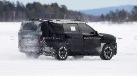 Xem Hyundai Santa Fe 2024 thể hiện khả năng xử lý cực mượt trên đường băng tuyết