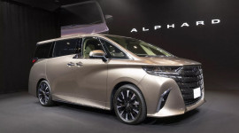 Ảnh thực tế Toyota Alphard và Vellfire 2024