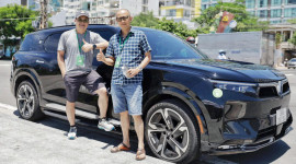 Khách hàng Nha Trang hào hứng chốt cọc sau khi ‘tận tay’ lái thử ô tô điện VinFast