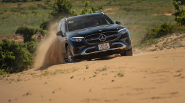 Mang xe sang Mercedes-Benz GLC 2023 đại ph&aacute; &ldquo;tiểu sa mạc Sahara&rdquo; ở Việt Nam