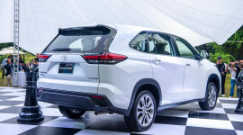 "Hàng nóng" Toyota Innova Cross ra mắt tại Việt Nam: Giá từ 810 triệu, thiết kế đẹp, đầy công nghệ!