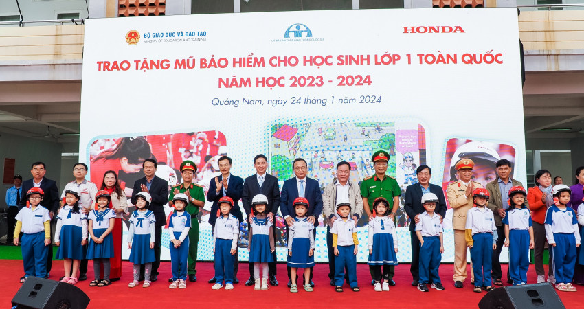 Honda Việt Nam tổng kết Trao tặng mũ bảo hiểm cho học sinh lớp Một tr&ecirc;n to&agrave;n quốc năm học 2023 &ndash; 2024
