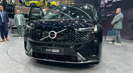 Chi&ecirc;m ngưỡng thiết kế thực tế của &lsquo;chuy&ecirc;n cơ mặt đất&rsquo; Volvo EM90 2024