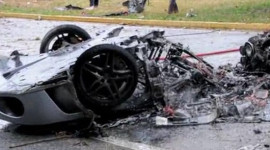 Thoát chết khó tin khi chiếc Ferrari F430 vỡ vụn