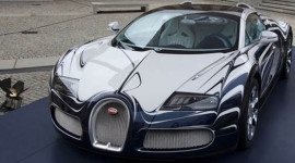 Bắt gặp Bugatti Veyron bằng sứ giá 2,3 triệu đô trên phố