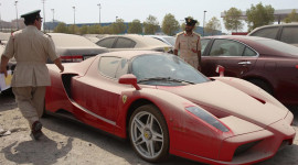 Nửa triệu Euro cho Ferrari Enzo bị “bỏ rơi”