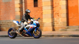 &quot;Cho&aacute;ng&quot; với Suzuki GSXR750 độ drag racing ở S&agrave;i G&ograve;n