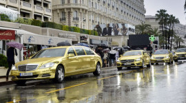 Dàn xe "Mẹc" mạ vàng phục vụ Liên hoan phim Cannes