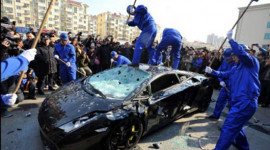 Đại gia Trung Quốc 'chơi bẩn' với siêu xe