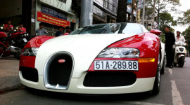 "Chộp" Bugatti Veyron dạo phố Sài Gòn