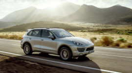 Giảm 100 triệu đồng khi mua Porsche Cayenne 2012