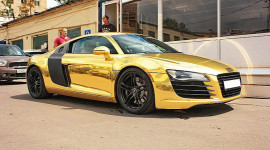Xem quá trình “bọc vàng” cho Audi R8