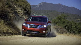 Nissan Pathfinder 2013 có giá từ 28.270 USD