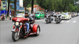 Sài Gòn: Rước dâu bằng siêu xe và môtô “khủng”