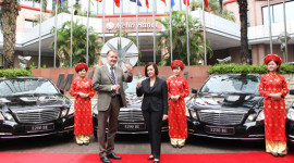 Mercedes-Benz Việt Ban bàn giao xe cho khách sạn sang