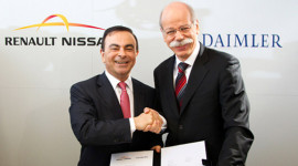 Daimler bắt tay Renault-Nissan sản xuất động cơ mới