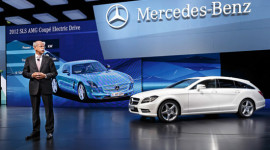 Daimler giảm triển vọng 2012 và mục tiêu lợi nhuận 2013